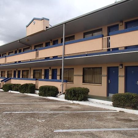 Travelodge By Wyndham Lafayette Exterior photo