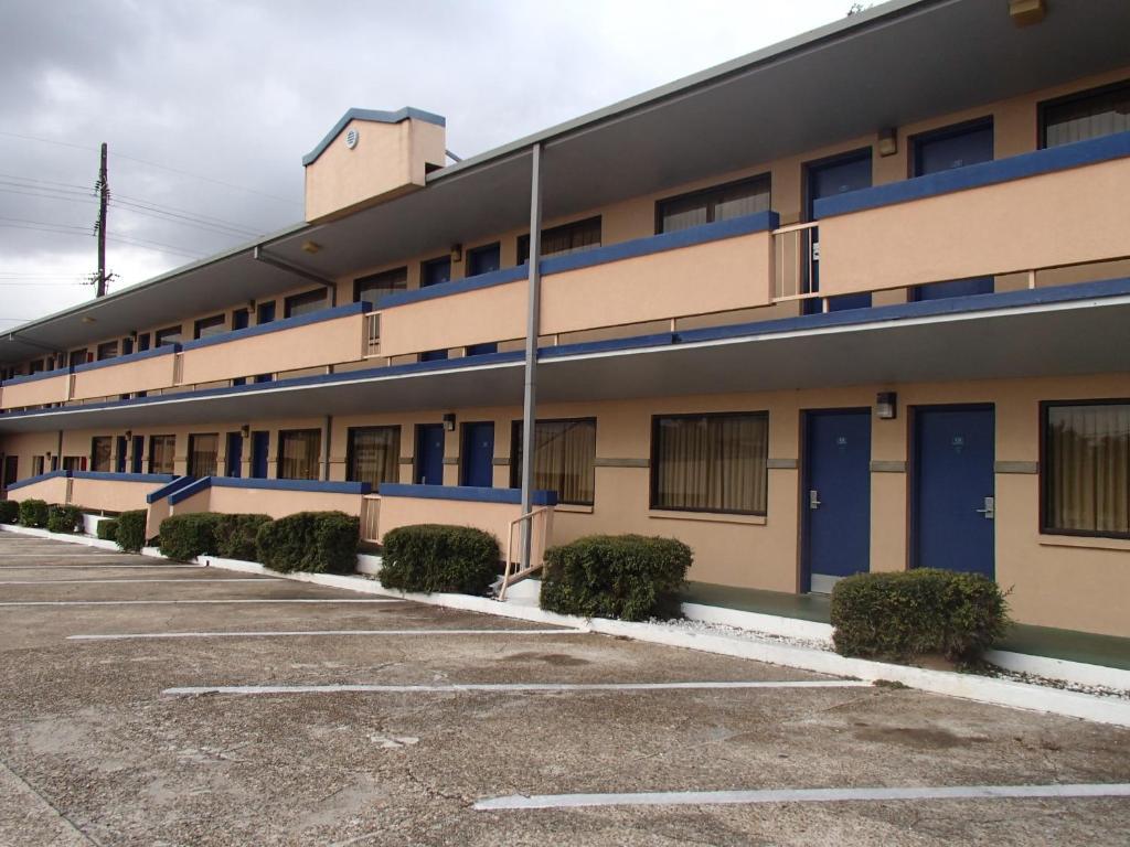 Travelodge By Wyndham Lafayette Exterior photo