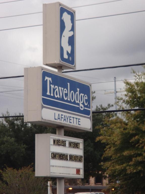 Travelodge By Wyndham Lafayette Exterior photo