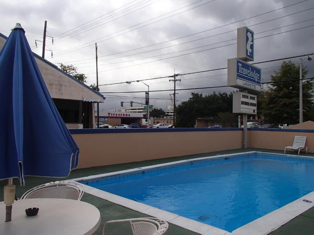 Travelodge By Wyndham Lafayette Exterior photo