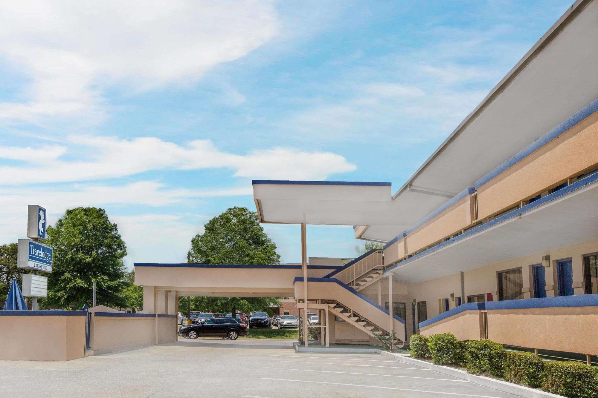 Travelodge By Wyndham Lafayette Exterior photo